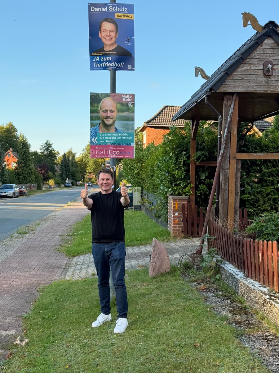 Wahlplakat von Daniel Schütz an einer Straße in Neu Darchau